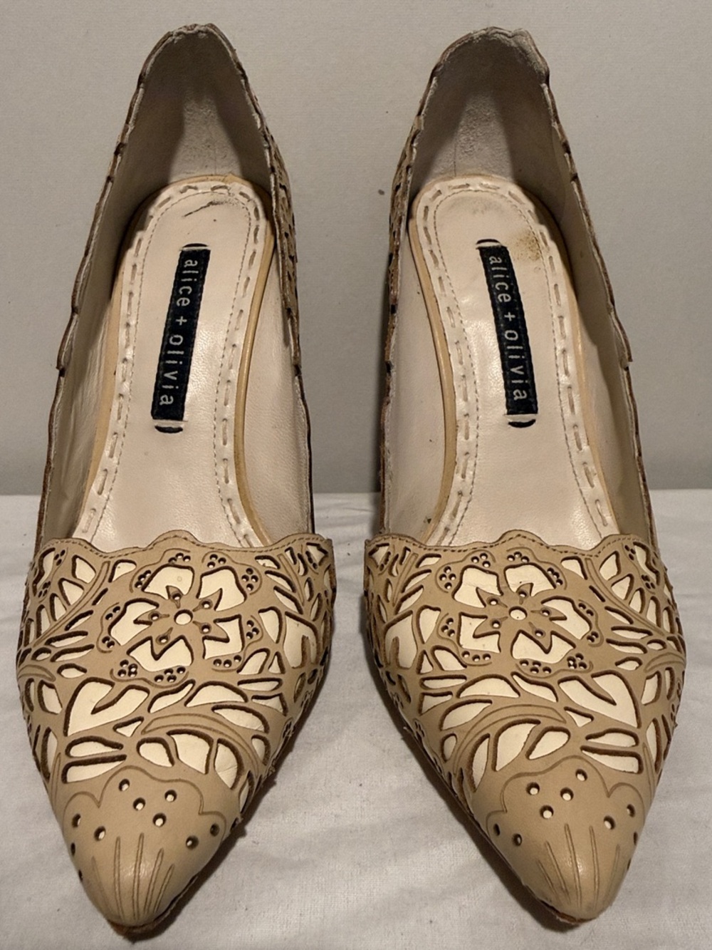 High Heels Alice + Olivia Beige Laser-Cut Pointed Toe Pumps